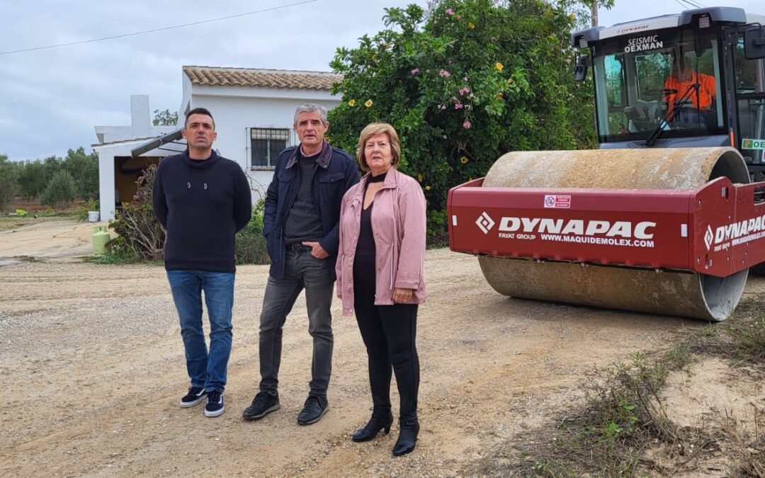 Continúan los trabajos de arreglo de caminos rurales en Arcos de la Frontera