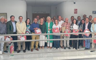 La Junta entrega en la provincia desfibriladores y extintores para una Romería del Rocío segura