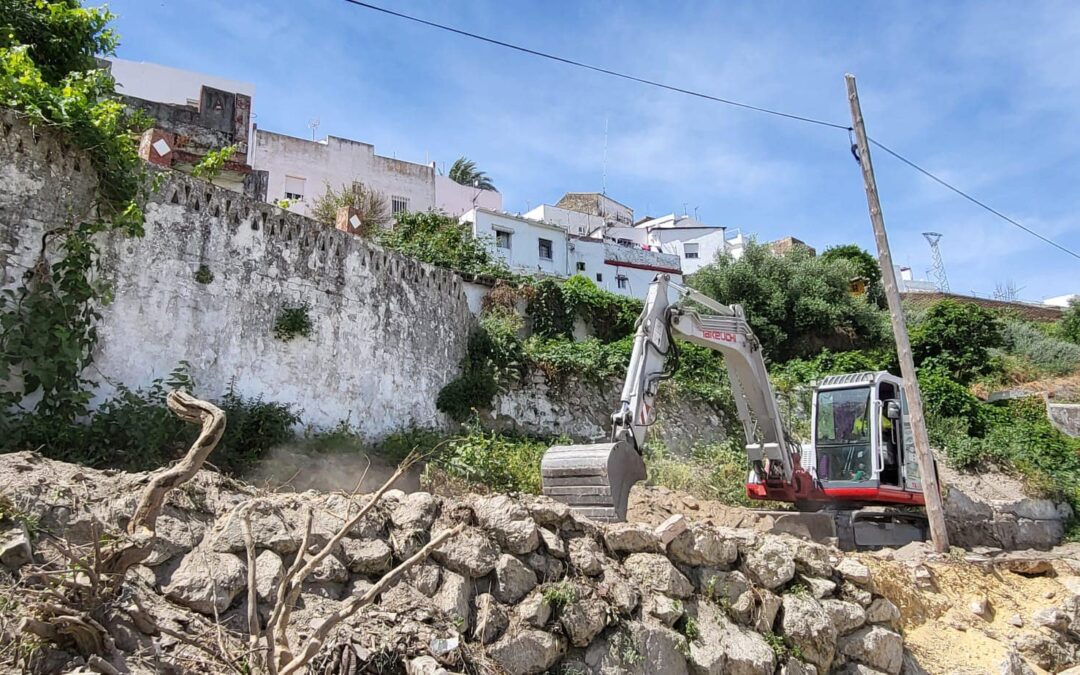 Iniciada la obra para la construcción de 33 plazas de aparcamientos en Caños Verdes