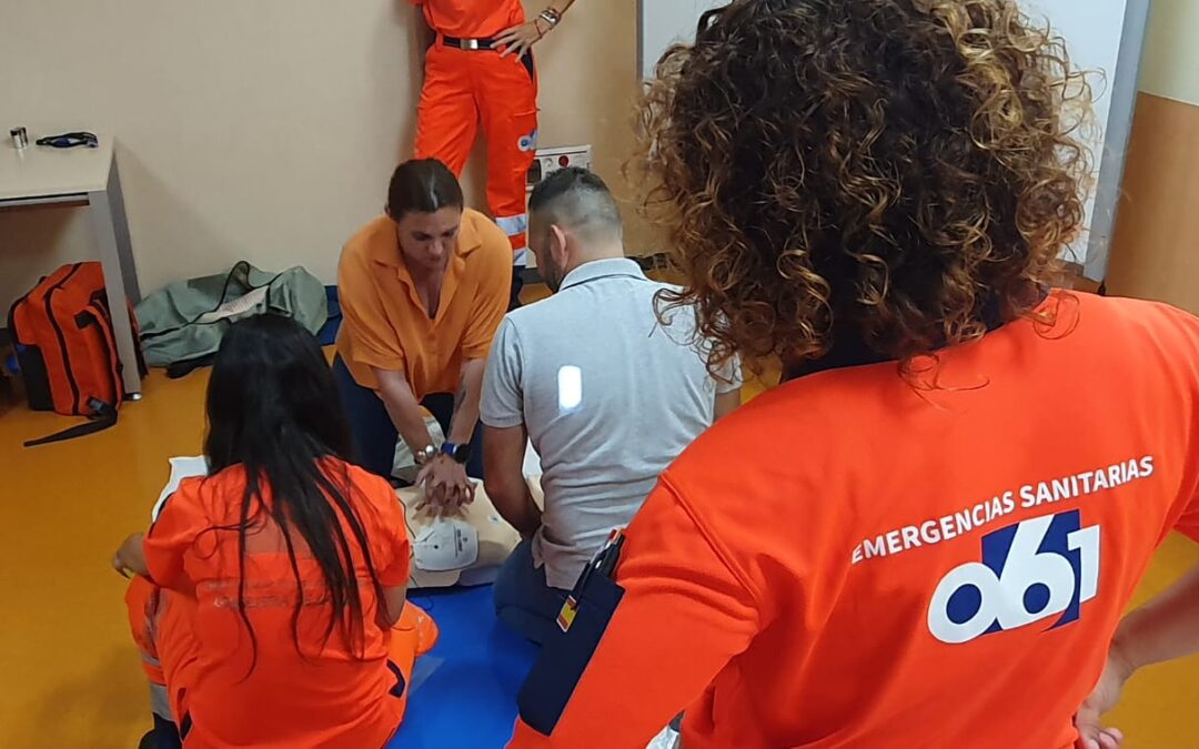 El 061 en Cádiz forma en primeros auxilios a 74 miembros de hermandades filiales de El Rocío