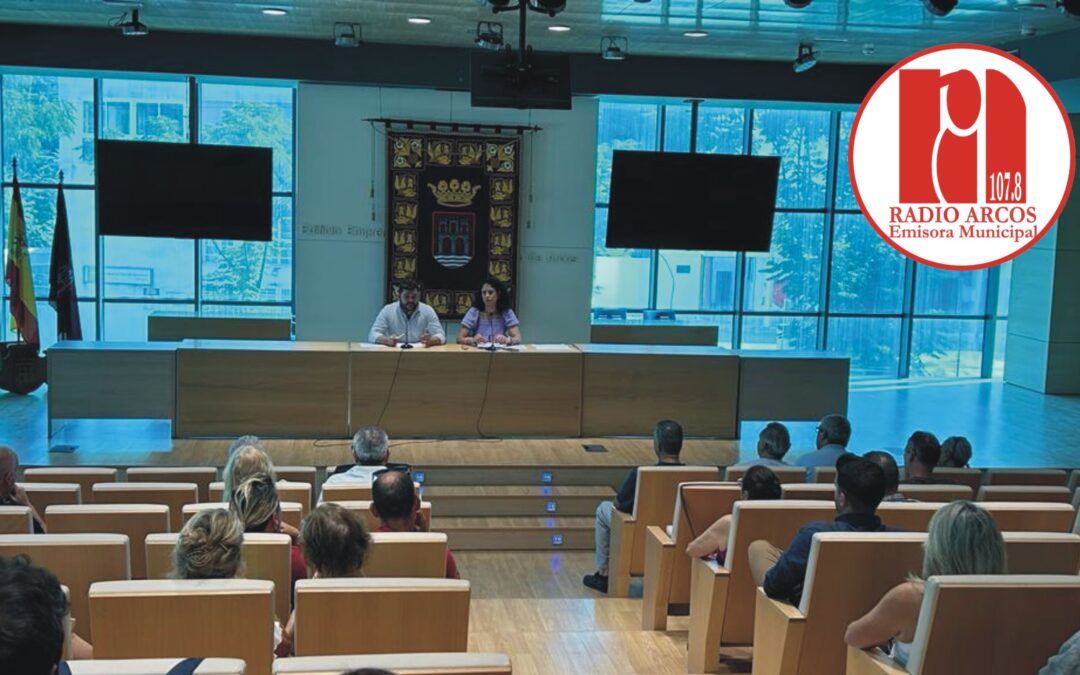 El alcalde de Arcos y la delegada de Turismo se reúnen con el sector turístico