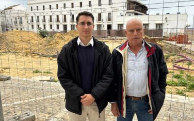 IU Arcos denuncia el mal uso de las plazas de aparacamiento habilitadas en la Plaza del cabildo