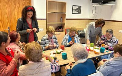 ‘Tejiendo en comunidad’ un taller de Cruz Roja centrado en las eprsonas mayores