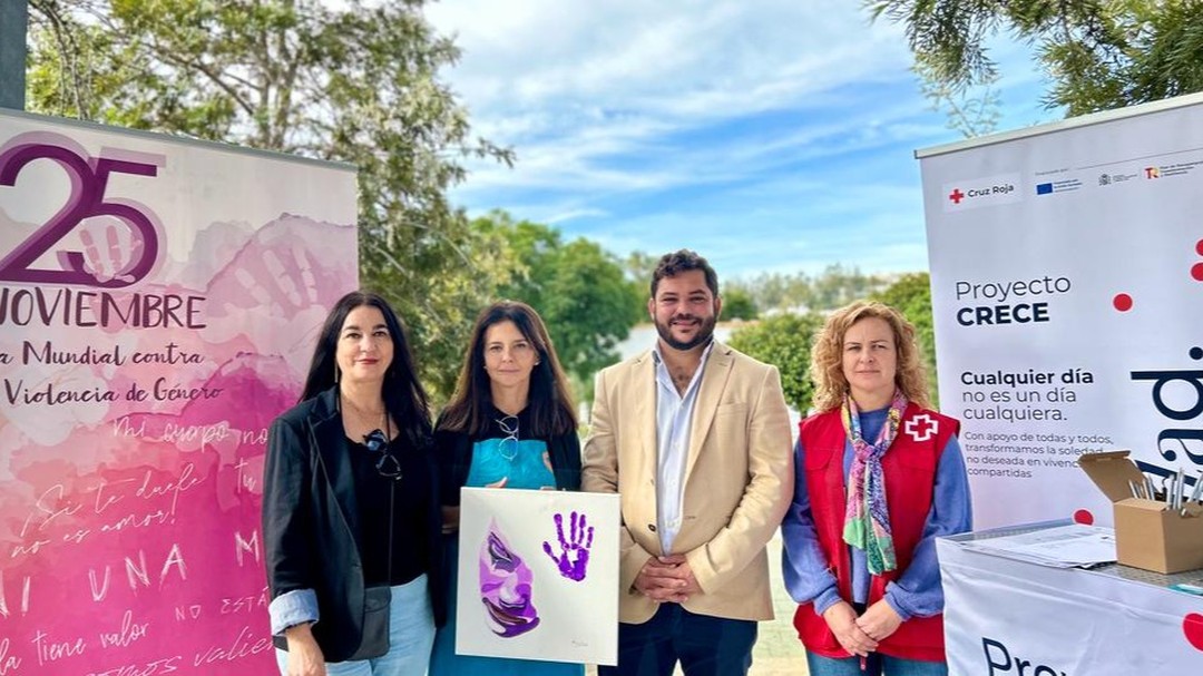 Éxito de participación en el taller de Pintura Reivindicativa impartido por la pintora Mónica de la Rosa, con motivo de la conmemoración del 25N, Día Internacional para la Eliminación de la Violencia Contra las Mujeres