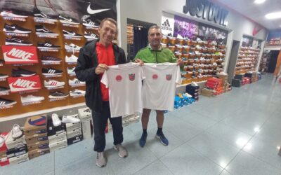 El Club de Atletismo de Arcos regala 40 camisetas serigrafiadas al alumnado del colegio San Miguel