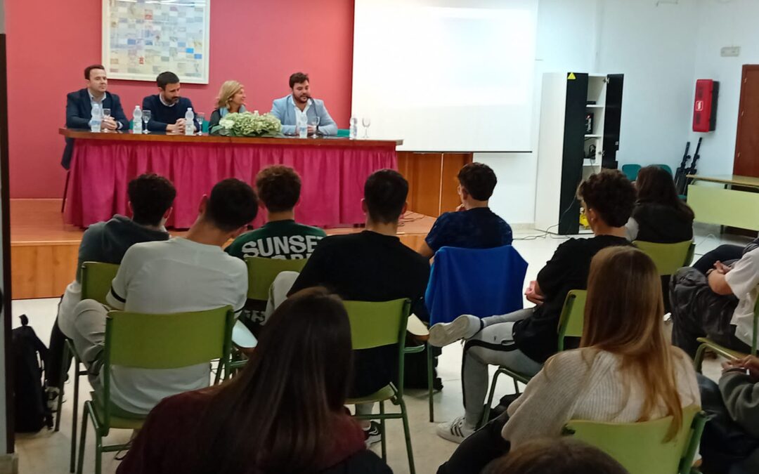 Educación lleva a las aulas de Arcos cómo elaborar un Plan de Empresa con Andalucía Emprende