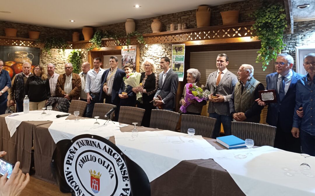 Conferencia Taurina en homenaje al maestro Emilio Oliva, recientemente fallecido