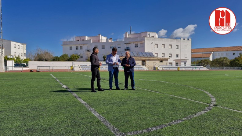 El equipo de gobierno ha mostrado su compromiso para el arreglo del campo de fútbol Ramón de Gamaza