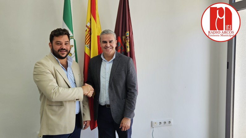 El presidente del Consorcio de Bomberos de Cádiz visita Arcos