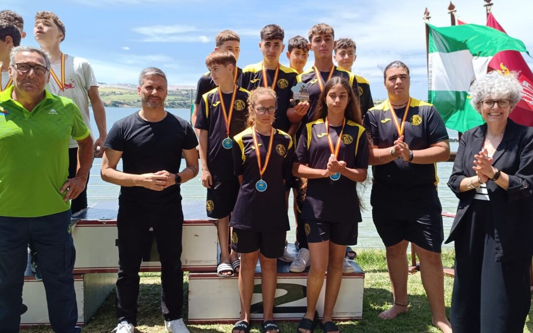 Plata para el equipo Sub-16 Mixto del Club Deportivo Piragüismo Arcos