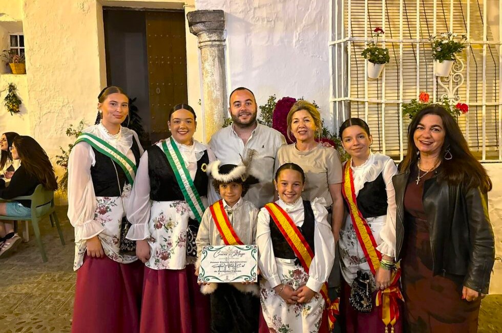 Gatrobar El Retablo, primer premio en el concurso de fachadas típicas de las Cruces de Mayo