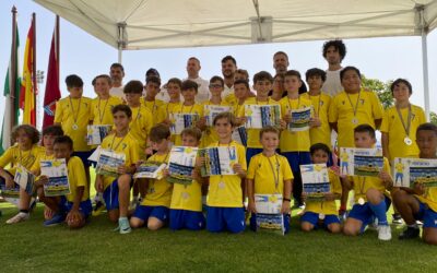 La entrega de diplomas sirve para clausurar el Campus de Verano del Cádiz CF