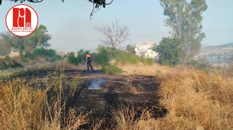 Se extingue el segundo incendio en 24 horas en el cerro de la Barriada de la Paz