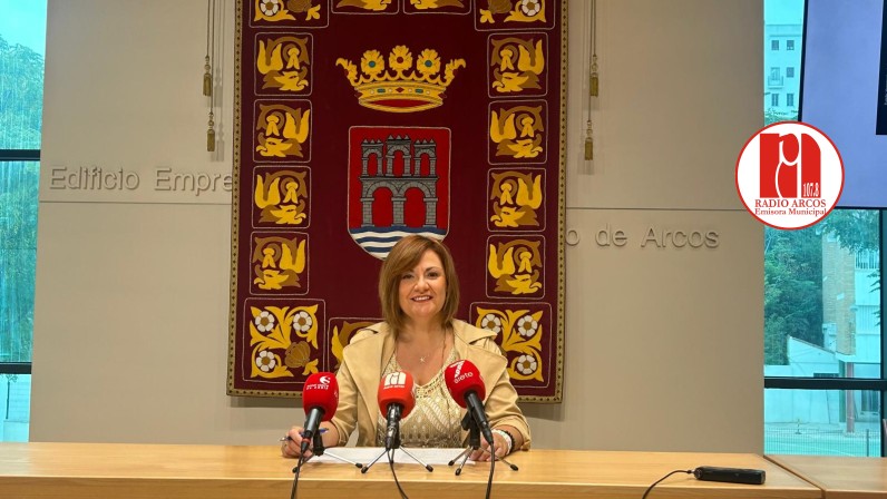 La delegada de Hacienda: “después de muchos años de incrementos de la deuda municipal y de las operaciones pendientes de aplicaciones, la deuda comienza a descender”