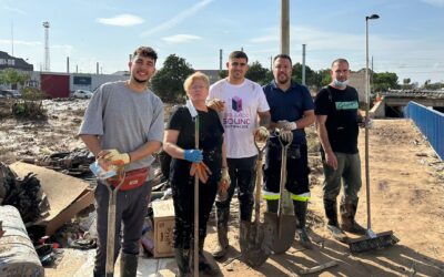 “El panorama en la zona sigue siendo devastador”, vecinos de Jédula ayudan en Algemesí a las tareas de limpieza