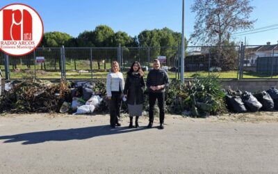 El Ayuntamiento implantará la recogida puerta a puerta de residuos y retirará la batea de restos de poda en El Santiscal