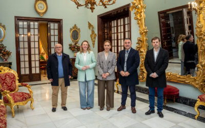 Almudena Martínez recibe al Consejo Local de Cofradías de Arcos que prepara la celebración de su 50 aniversario