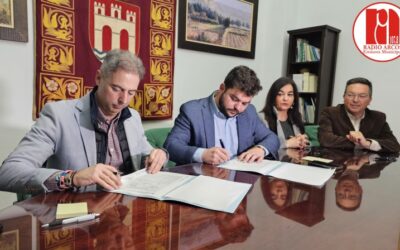 El Ayuntamiento firma la formalización del contrato para la construcción potabilizadora de Arcos