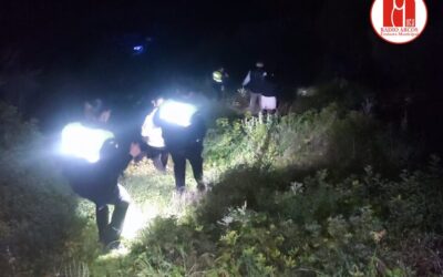 Policía Local y Guardia Civil rescatan a cuatro jóvenes senderistas que se se habían perdido en la Presa de Guadalcacín en Arcos