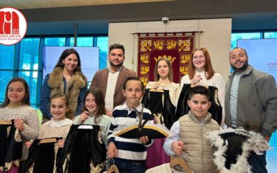 El Ayuntamiento hace entrega de los trajes de Molineras, Damas, Corregidor y Caballeros del Carnaval 2025