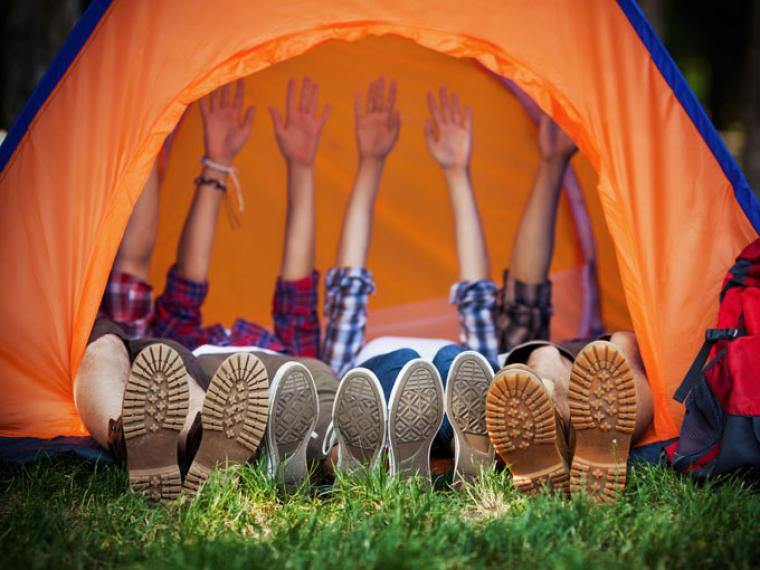 En Consumo Responsable, todo lo que debes saber para contratar un campamento de verano para niños y adolescentes