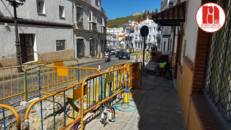 El Ayuntamiento acomete las obras para la renovación de los colectores de Paseo de Boliches en su intersección con Plaza de España