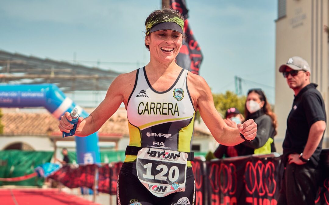 Laura Carrera, primera de su categoría en el XVIII triatlón sprint ciudad de Almería