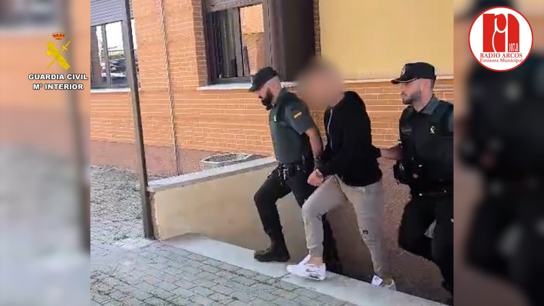 La Guardia Civil detiene a dos personas e investiga a otras tres por intentar robar en Setenil de las Bodegas con un vehículo sustraído