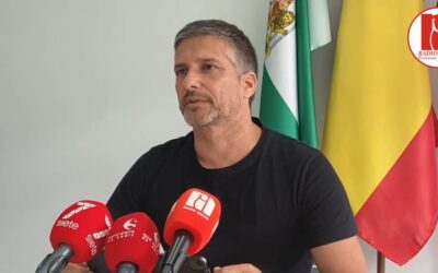 El delegado de Deportes contesta a las críticas del PSOE y asegura que el proyecto de rehabilitación de las pistas de pádel municipales ya está adjudicado