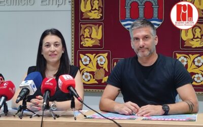 El Ayuntamiento anuncia los días de los baños nocturnos gratuitos en las piscinas municipales de Arcos y Jédula