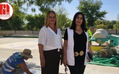 La delegada de Infraestructuras, María José Muñoz, da cuenta de las intervenciones que se llevan a cabo en colegios y espacios públicos de Arcos