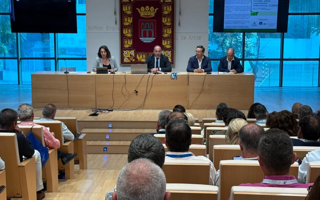 Más de 220 personas asisten en Arcos a una jornada sobre legislación urbanística organizada por la Diputación y la Junta