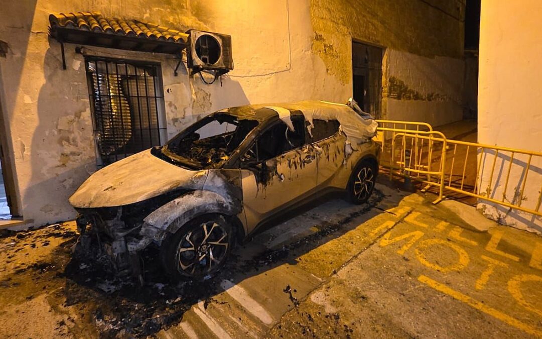 Se busca al testigo que vio como un pirómano quemó el coche de Eusebio